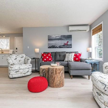 Lovely 2 Bedroom Suite Steps From The Beach Victoria Eksteriør bilde