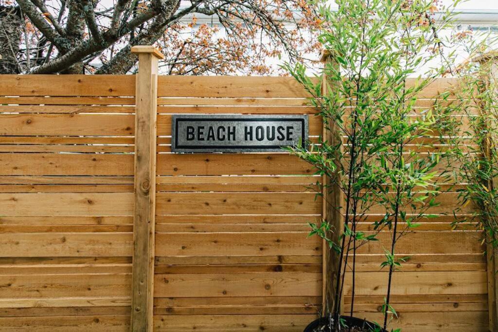 Lovely 2 Bedroom Suite Steps From The Beach Victoria Eksteriør bilde