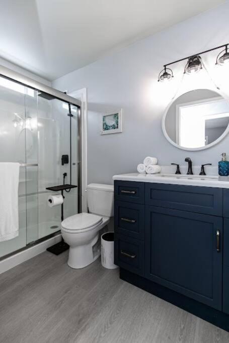 Lovely 2 Bedroom Suite Steps From The Beach Victoria Eksteriør bilde