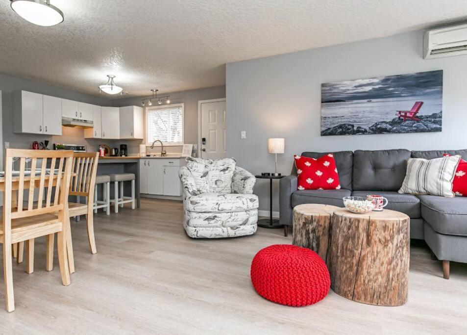 Lovely 2 Bedroom Suite Steps From The Beach Victoria Eksteriør bilde