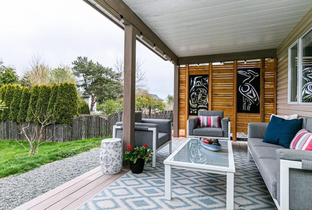 Lovely 2 Bedroom Suite Steps From The Beach Victoria Eksteriør bilde