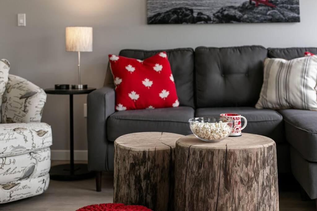 Lovely 2 Bedroom Suite Steps From The Beach Victoria Eksteriør bilde
