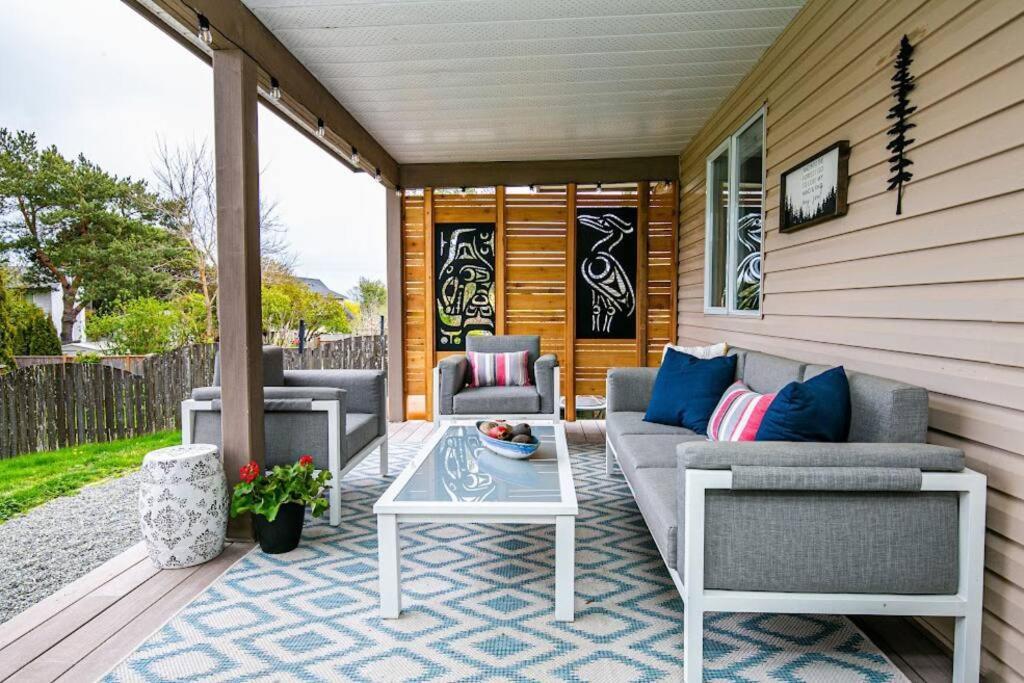 Lovely 2 Bedroom Suite Steps From The Beach Victoria Eksteriør bilde