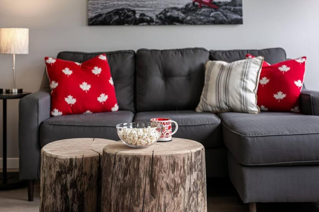 Lovely 2 Bedroom Suite Steps From The Beach Victoria Eksteriør bilde